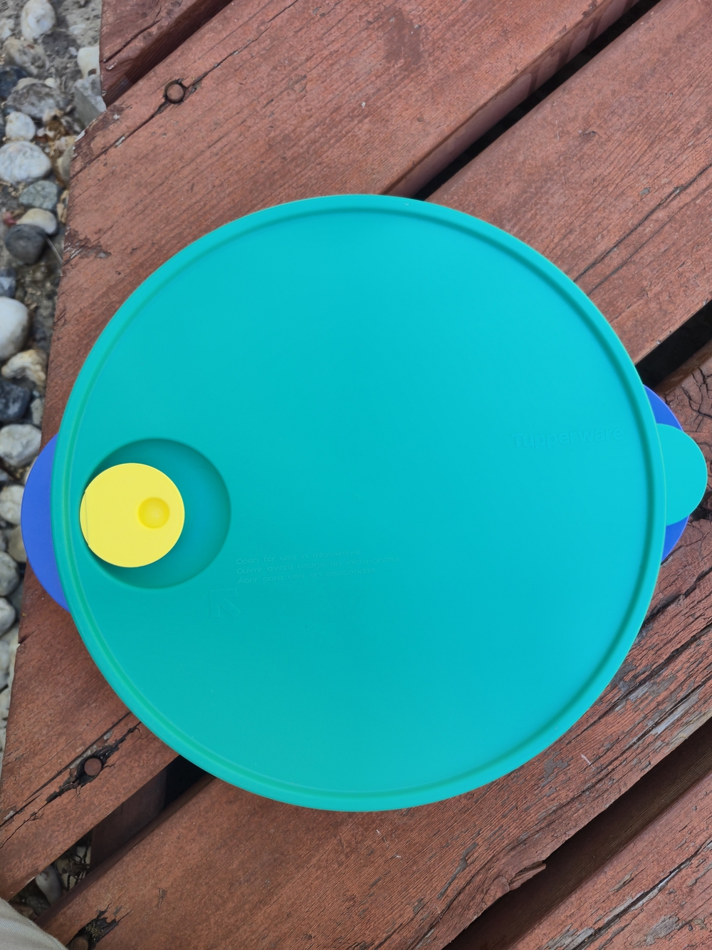 Tupperware teal lid with yellow vent and blue tabs